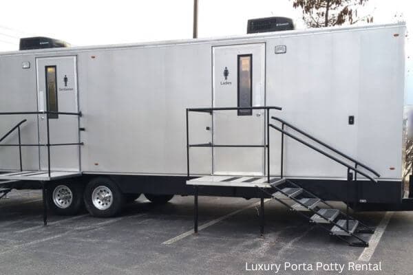 Luxury Porta Potty Rental rental in Iowa near me